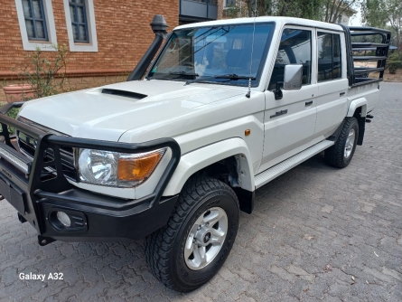 TOYOTA LAND CRUISER 79 SERIES